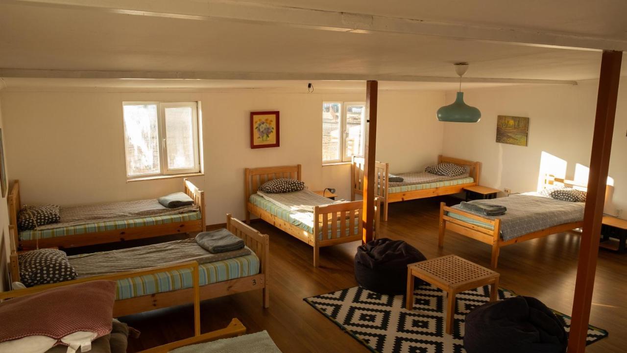 Udabno Hostel Luaran gambar