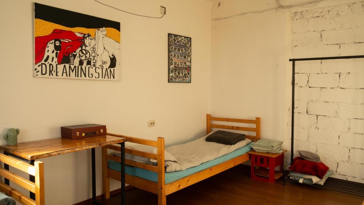 Udabno Hostel Luaran gambar
